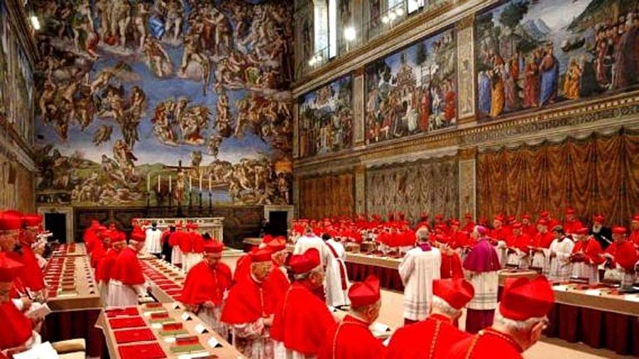 Die Kardinäle bei der Papstwahl 2013 in der Sixtinischen Kapelle